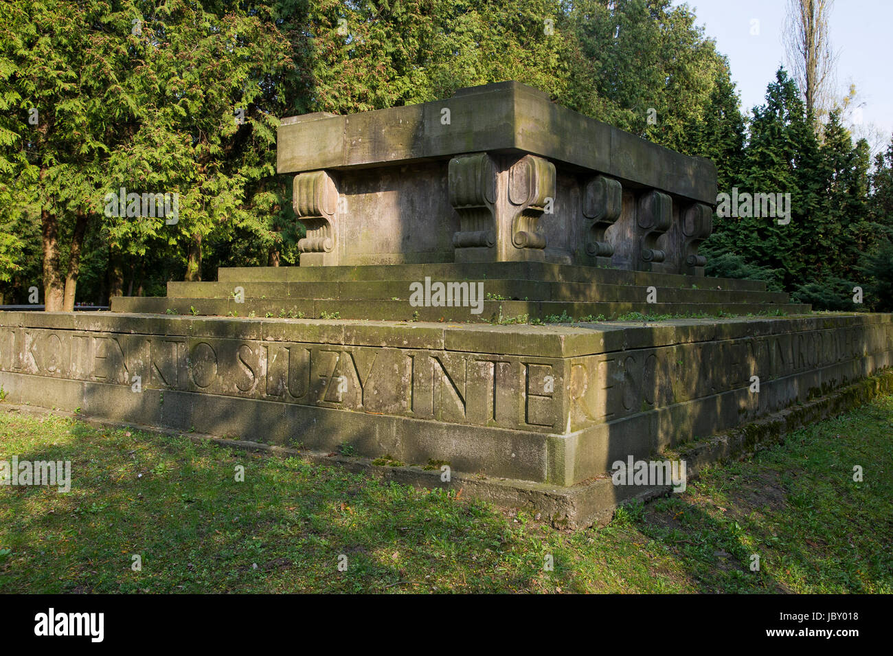 Tomba di Julian Marchlewski, polacco comunista. Powazki cimitero militare (Cmentarz Wojskowy na Powazkach) a Varsavia in Polonia il 5 aprile 2017 © Wojciech Str Foto Stock