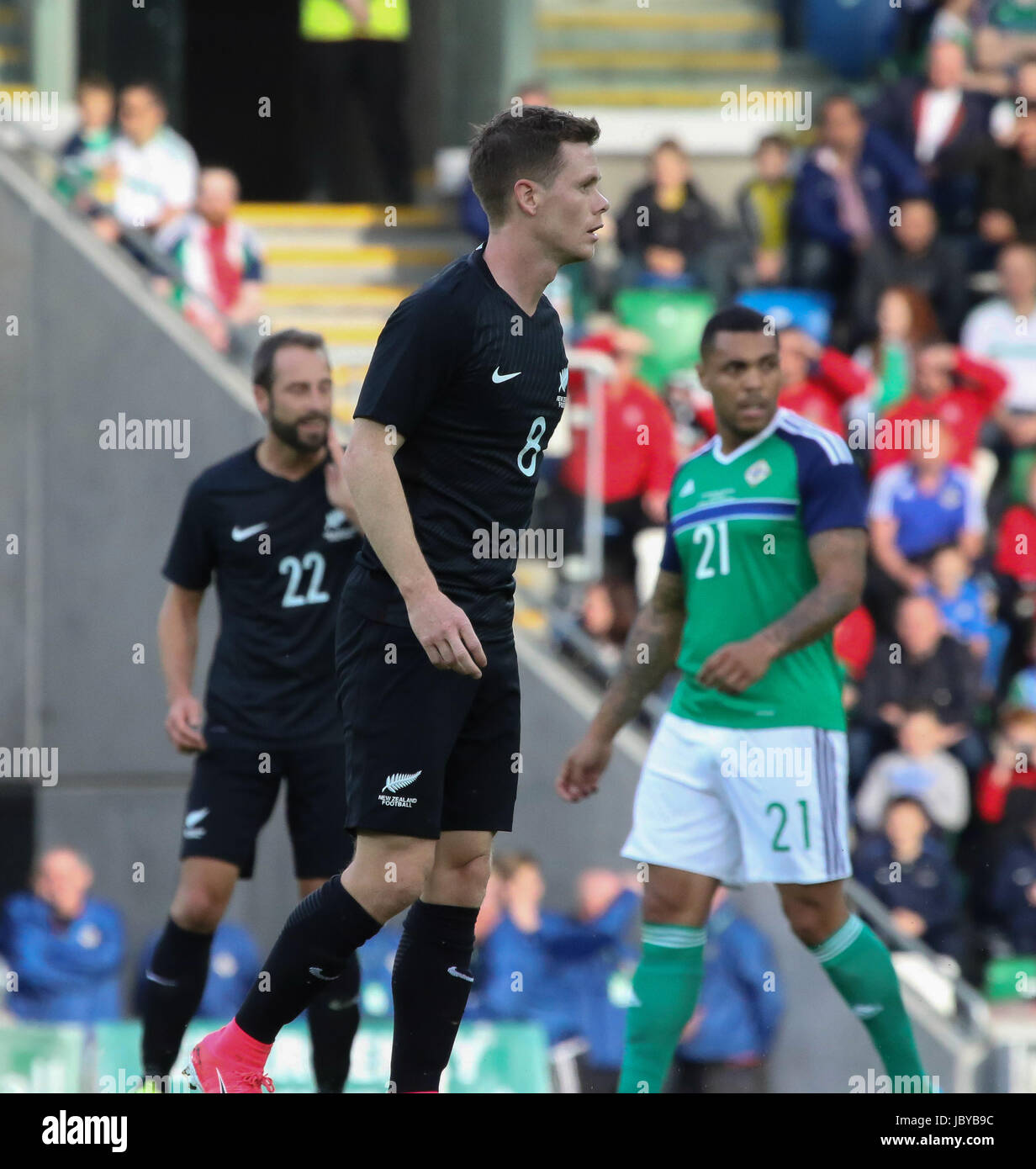 Stadio Nazionale al Windsor Park di Belfast. 02 giugno 2017. Vauxhall International Challenge Match - Irlanda del Nord 1 Nuova Zelanda 0. Nuova Zelanda Michael McGlinchey (8) in azione. Foto Stock