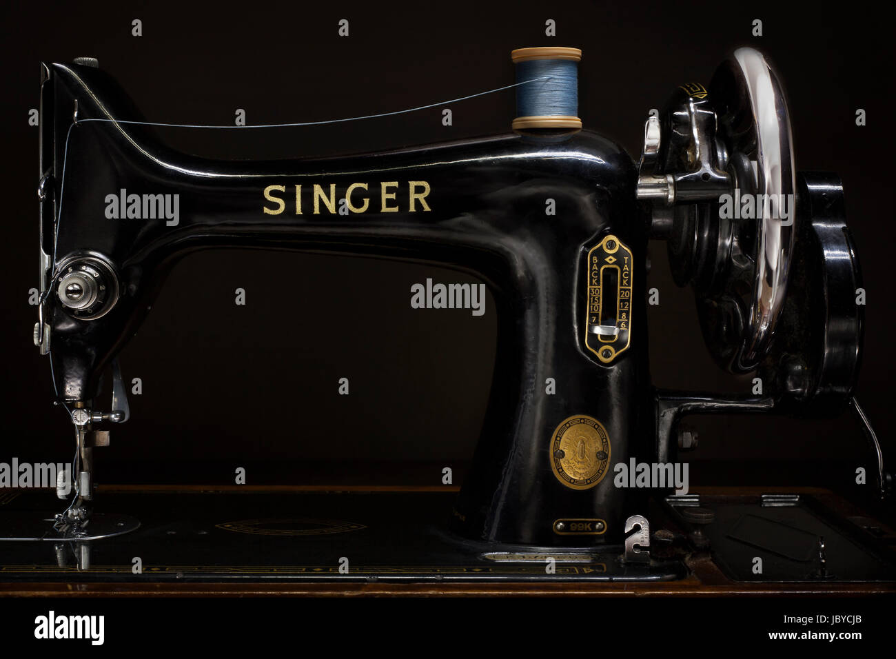 Bello il design di prodotto dai primi del novecento, il cantante 99K macchina da cucire è stata introdotta nel 1911 e abbiamo soggiornato in produzione fino al 1950. Foto Stock