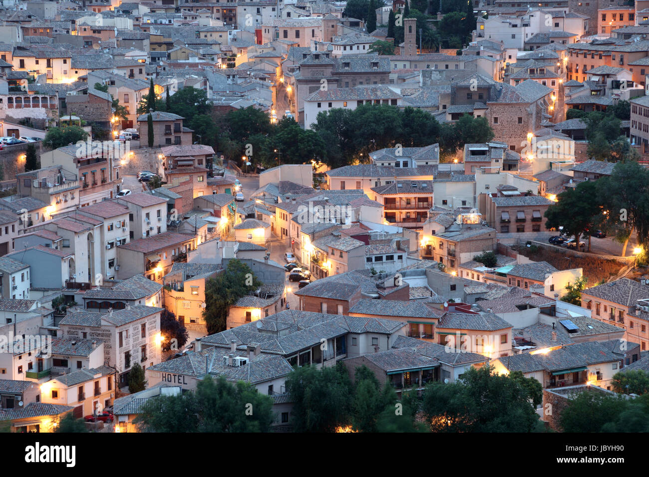 Città vecchia di Toledo di notte. Castilla-La Mancha, in Spagna Foto Stock