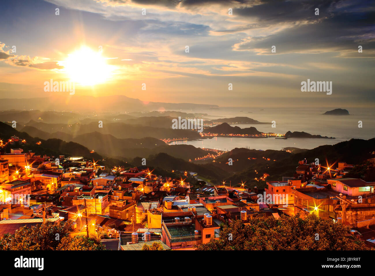 Nuova Città di Taipei, Taiwan - 30 Giugno 2014: il mare montagna città paesaggi Jiufen, Taiwan Foto Stock