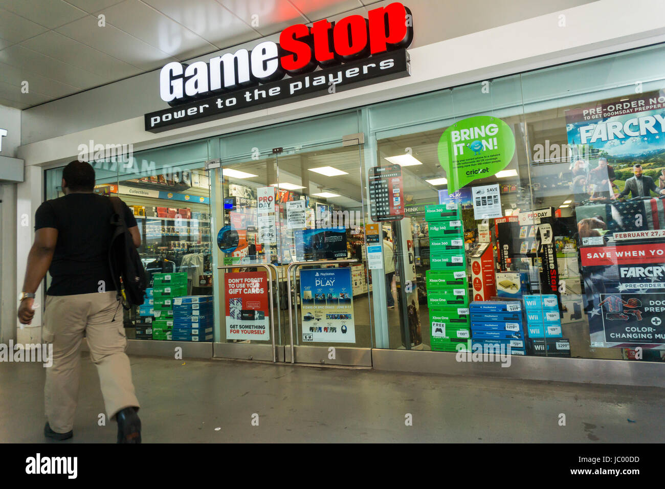 Un video di GameStop game store in East Harlem in New York lunedì, 12  giugno 2017. GameStop è segnalato per essere inquirenti una violazione  della protezione che possono compromettere i dati di