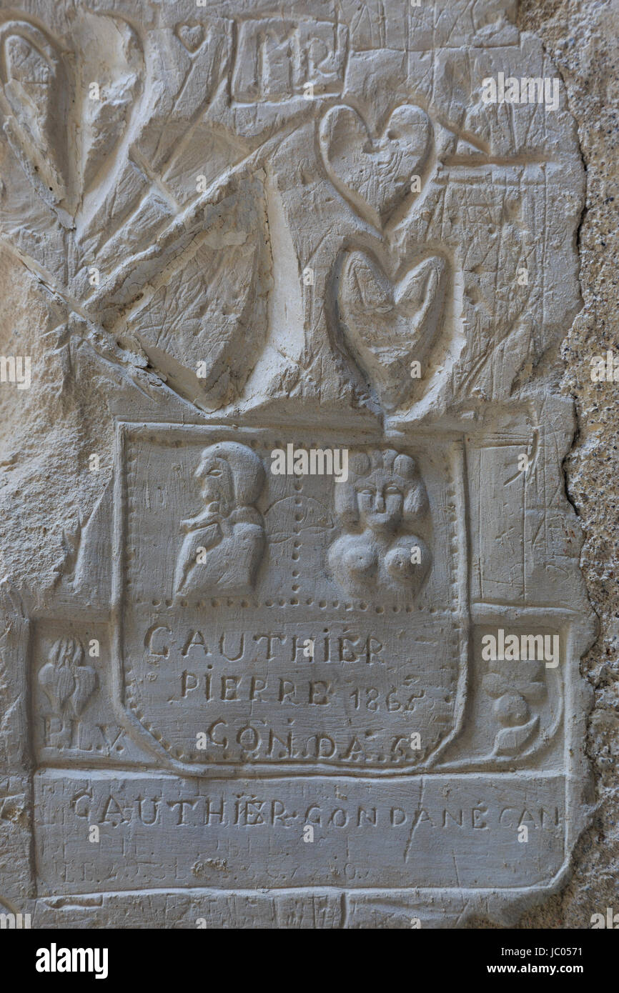 In Francia, in Allier (03), Moulins, Tour de la Mal-Coiffée de l'ancien Château des Ducs de Bourbon et ancienne prigione, graffitis de prisonniers // Francia, un Foto Stock