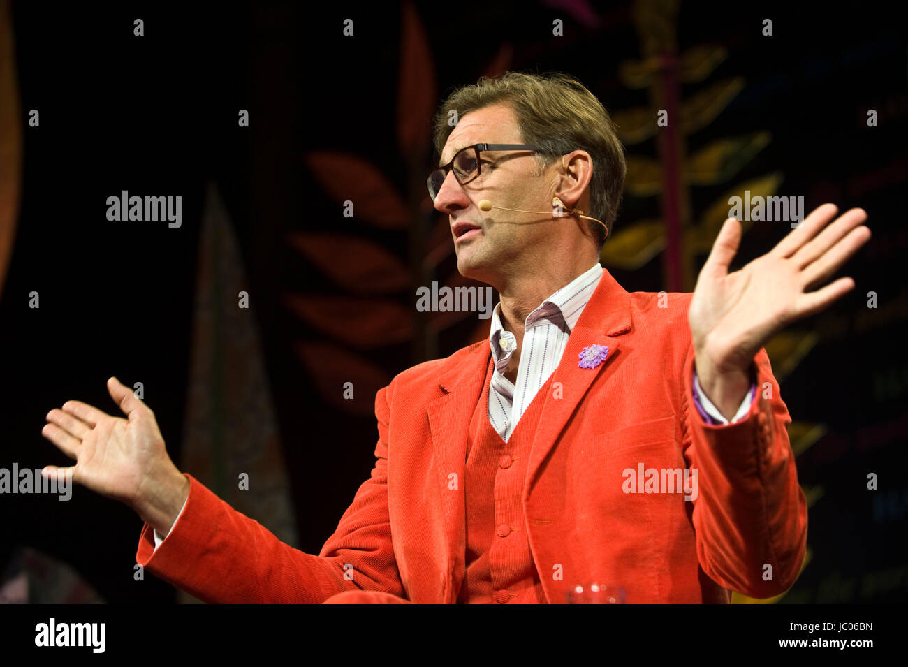 Tony Adams ex arsenale & calciatore inglese parlando sul palco del fieno annuale festival della letteratura e delle arti 2017 Hay-on-Wye powys wales uk Foto Stock