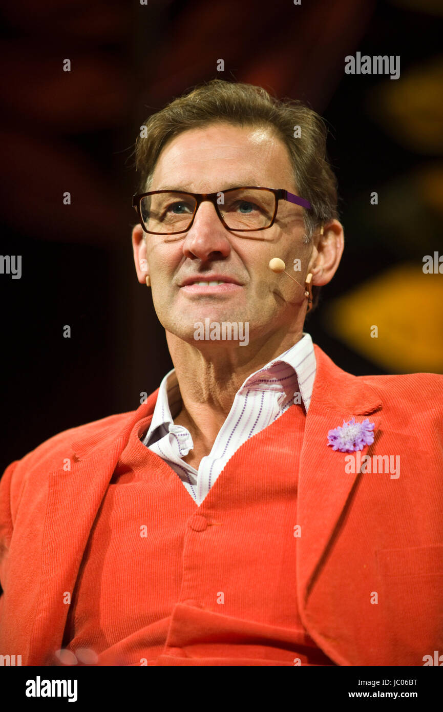 Tony Adams ex arsenale & calciatore inglese parlando sul palco del fieno annuale festival della letteratura e delle arti 2017 Hay-on-Wye powys wales uk Foto Stock Tony Adams ex arsenale & calciatore inglese parlando sul palco del fieno annuale festival della letteratura e delle arti 2017 Hay-on-Wye powys wales uk Foto Stock