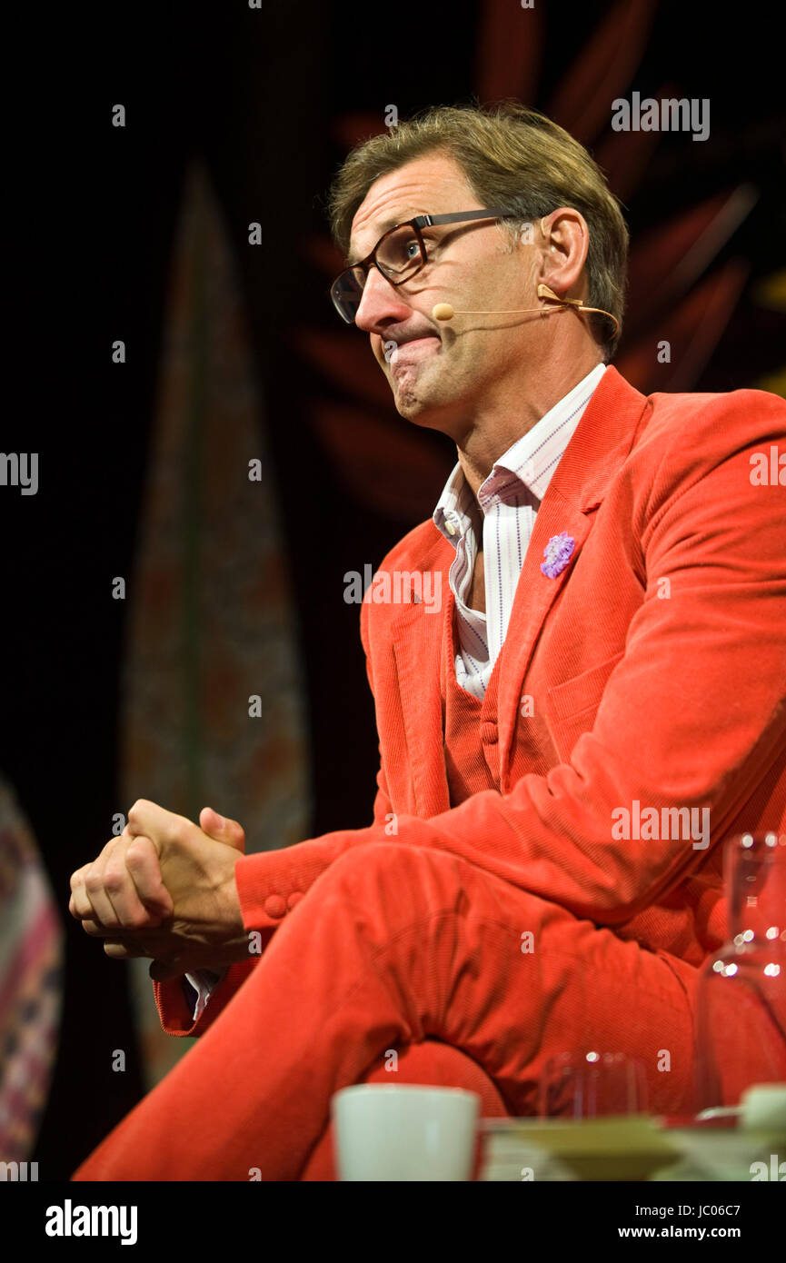 Tony Adams ex arsenale & calciatore inglese parlando sul palco del fieno annuale festival della letteratura e delle arti 2017 Hay-on-Wye powys wales uk Foto Stock Tony Adams ex arsenale & calciatore inglese parlando sul palco del fieno annuale festival della letteratura e delle arti 2017 Hay-on-Wye powys wales uk Foto Stock