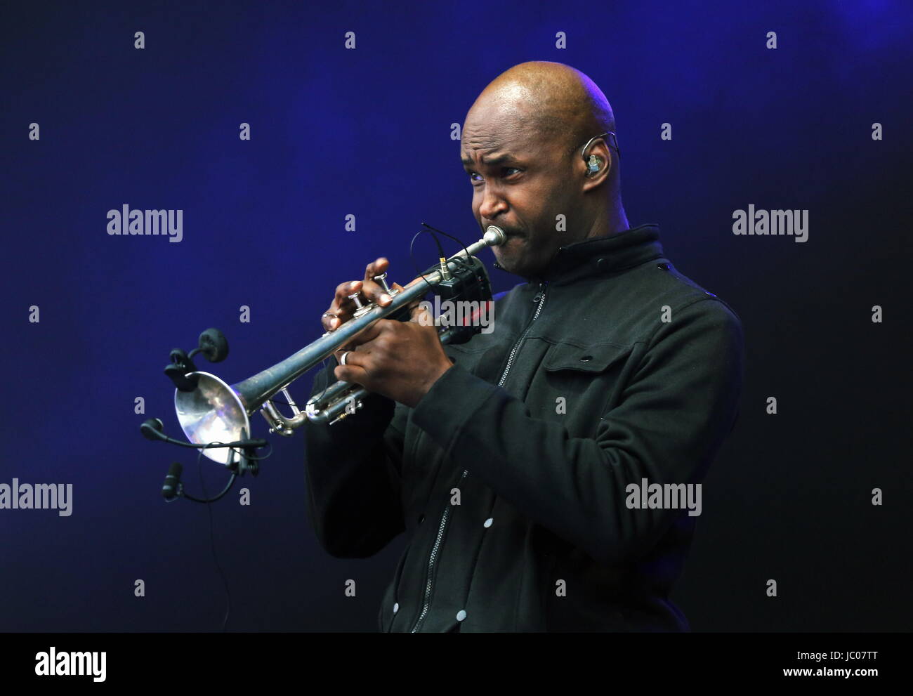 Llanelli, Wales, Regno Unito. Sabato 10 Giugno 2017 UB 40 sul palco UB40 concerto al Parc y Scarlets, Llanelli, Wales, Regno Unito Foto Stock