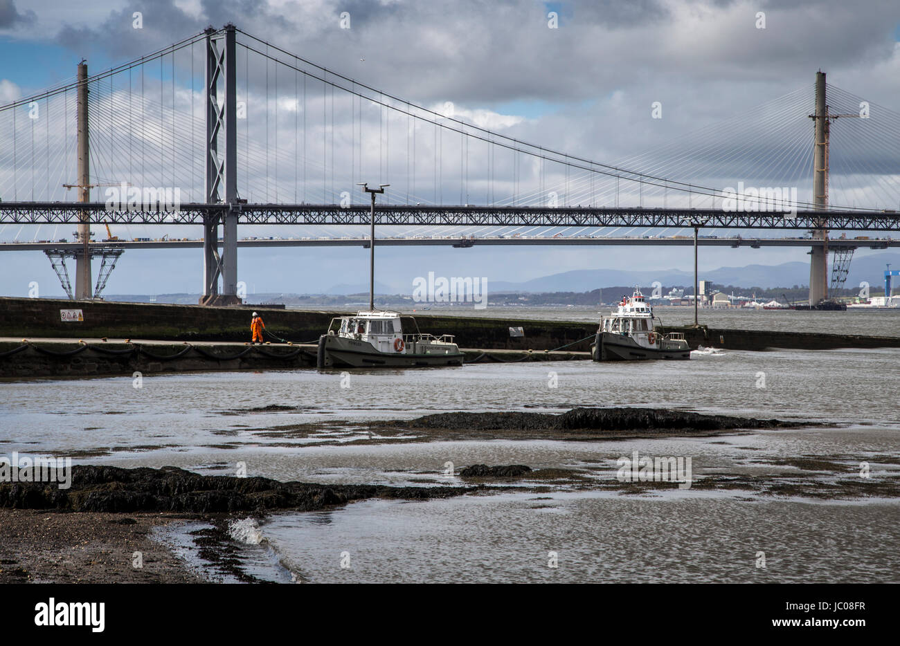 South Queensferry, Forth Road Bridge Foto Stock