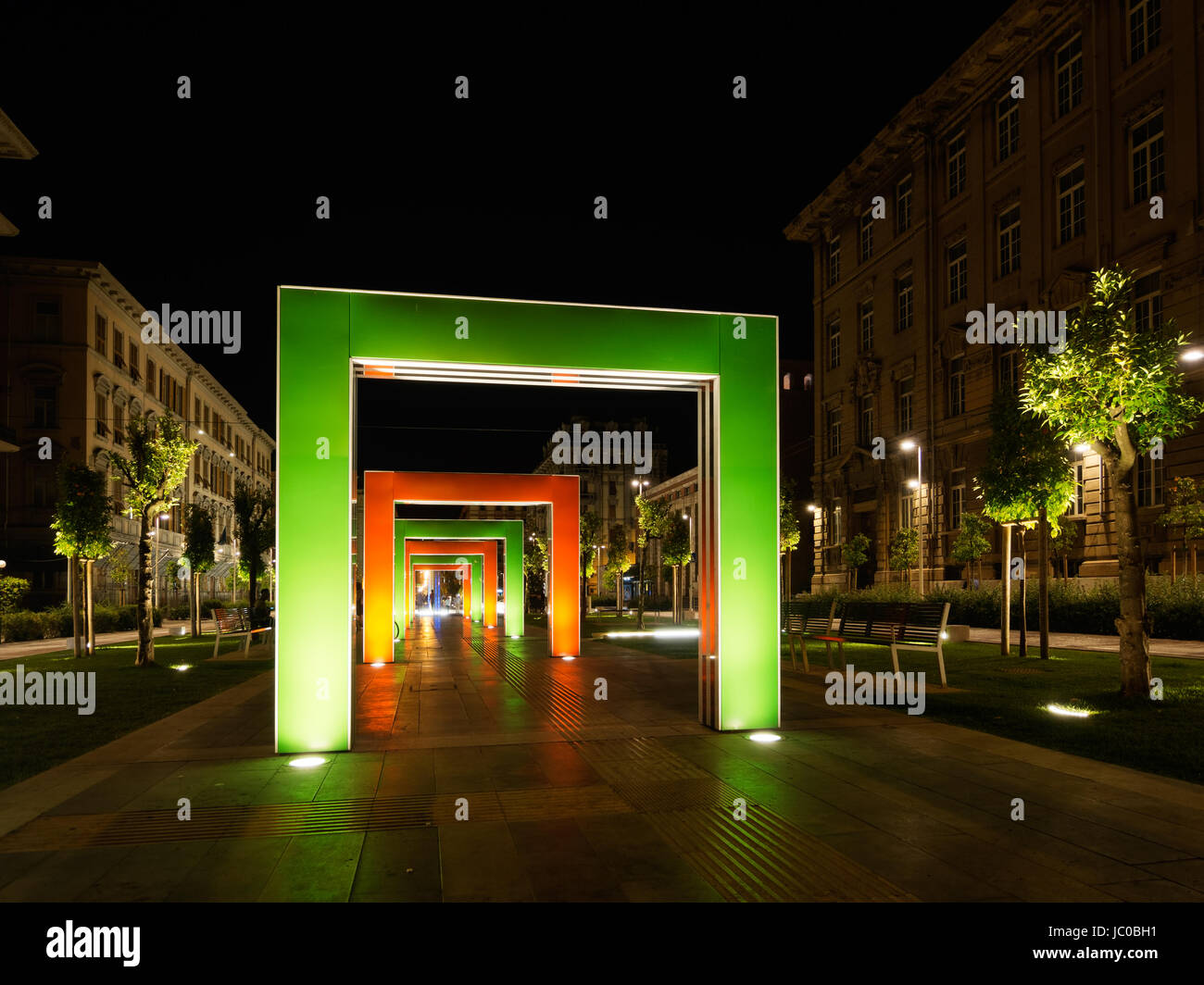 In Piazza Verdi nuovo 2017. Strutture di Daniel Buren. Foto Giugno 2017. Foto Stock