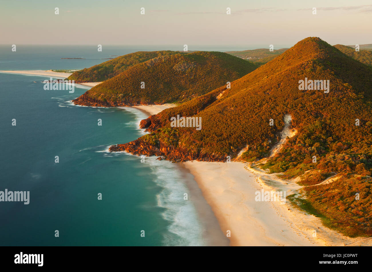 Vista della spiaggia di Zenith dalla testa di Tomaree. Foto Stock