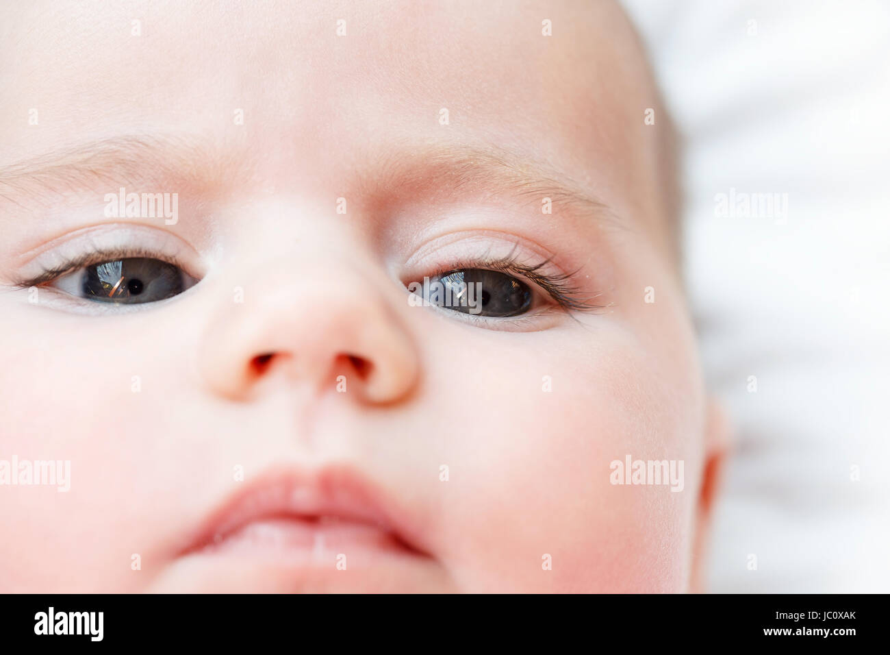 Macro di adorabile bambina occhio con messa a fuoco poco profonda Foto Stock