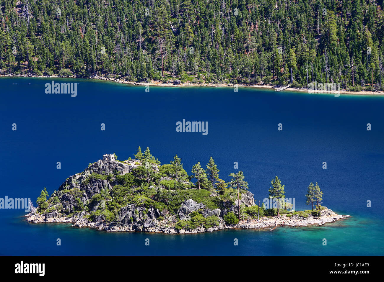 Fannette Island in Emerald Bay, Lake Tahoe, California, Stati Uniti d'America. Il lago Tahoe è il più grande lago alpino in America del Nord Foto Stock