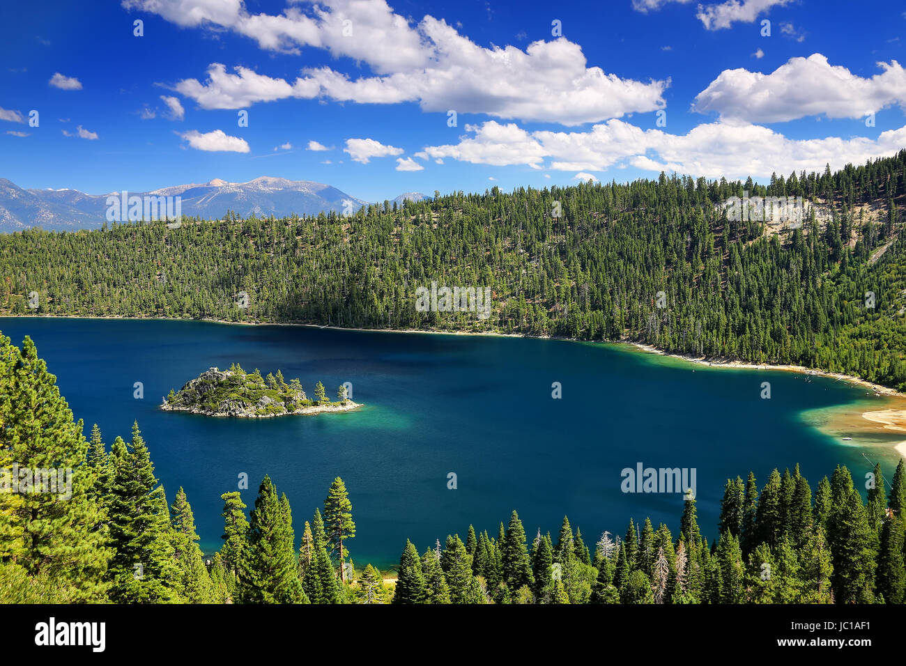 Fannette Island in Emerald Bay sul Lago Tahoe, California, Stati Uniti d'America. Il lago Tahoe è il più grande lago alpino in America del Nord Foto Stock