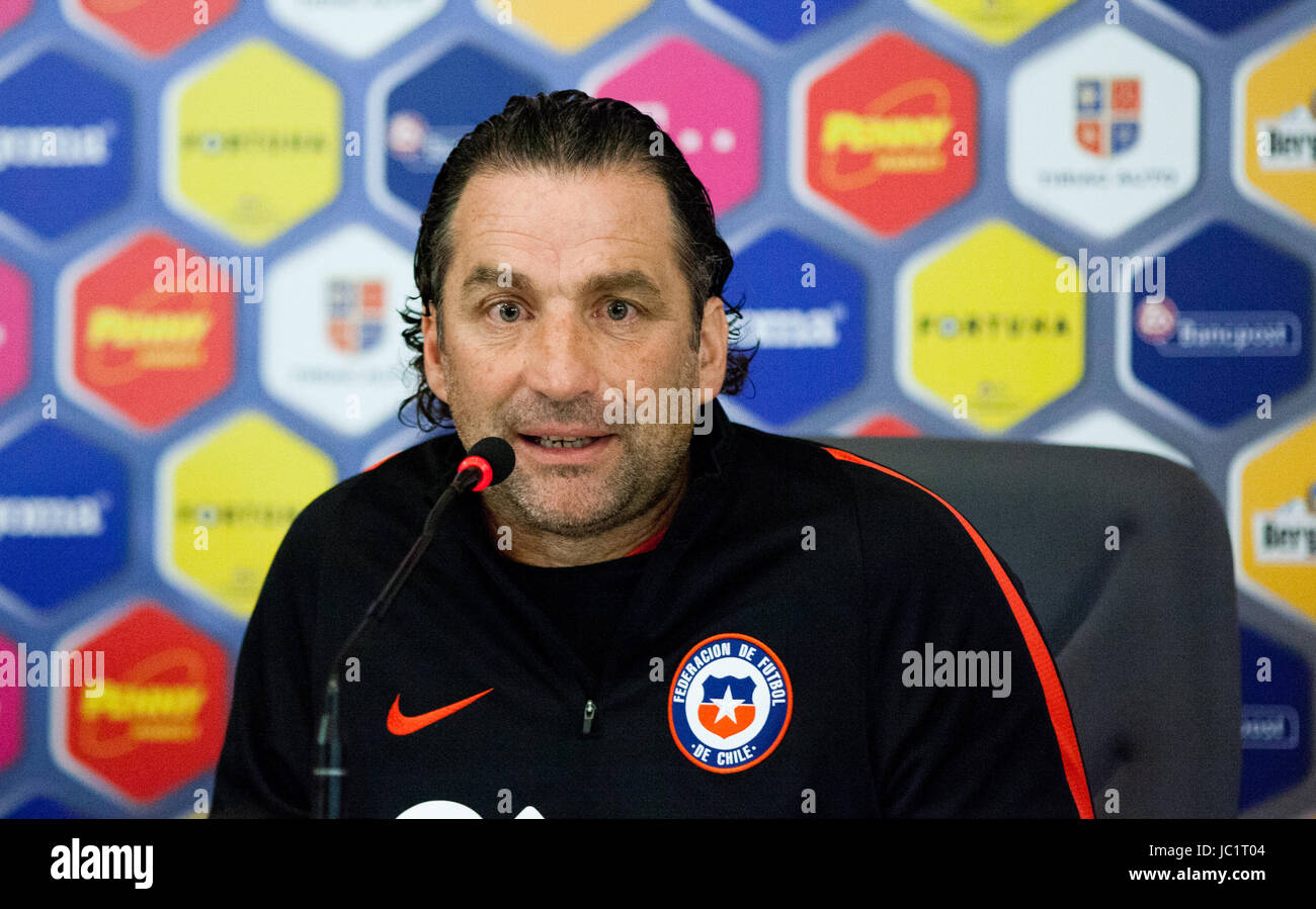 Il Cile allenatore Juan Antonio Pizzi parla in una conferenza stampa prima di una partita amichevole Romania vs Cile, Cluj-Napoca, Romania - Giugno 12, 2017 foto: Cronos/Melinda Nagy Foto Stock