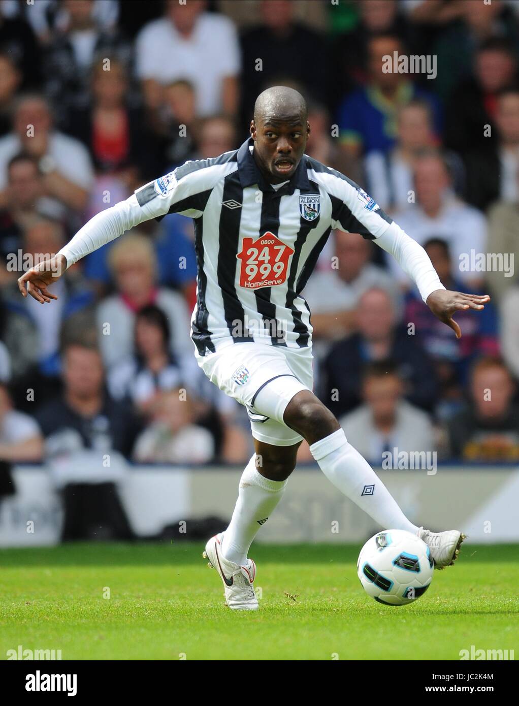 YOUSSOUF MULUMBU West Bromwich Albion FC West Bromwich Albion FC THE HAWTHORNS West Bromwich Inghilterra 21 Agosto 2010 Foto Stock