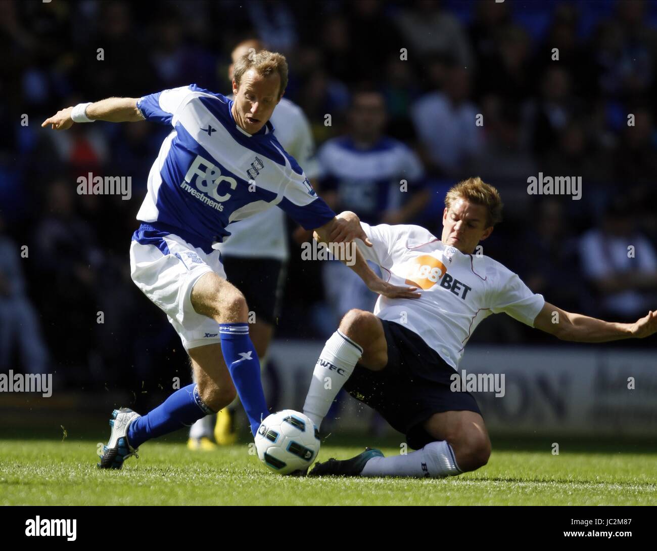 LEE BOWYER & STUART HOLDEN Bolton Wanderers V BIRMINGHAM Reebok Stadium Bolton Inghilterra 29 Agosto 2010 Foto Stock