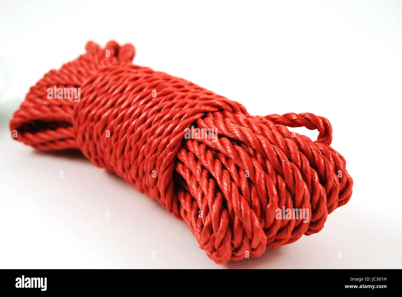 Foto di stock di una bobina e l'ansa di corda rossa Foto Stock