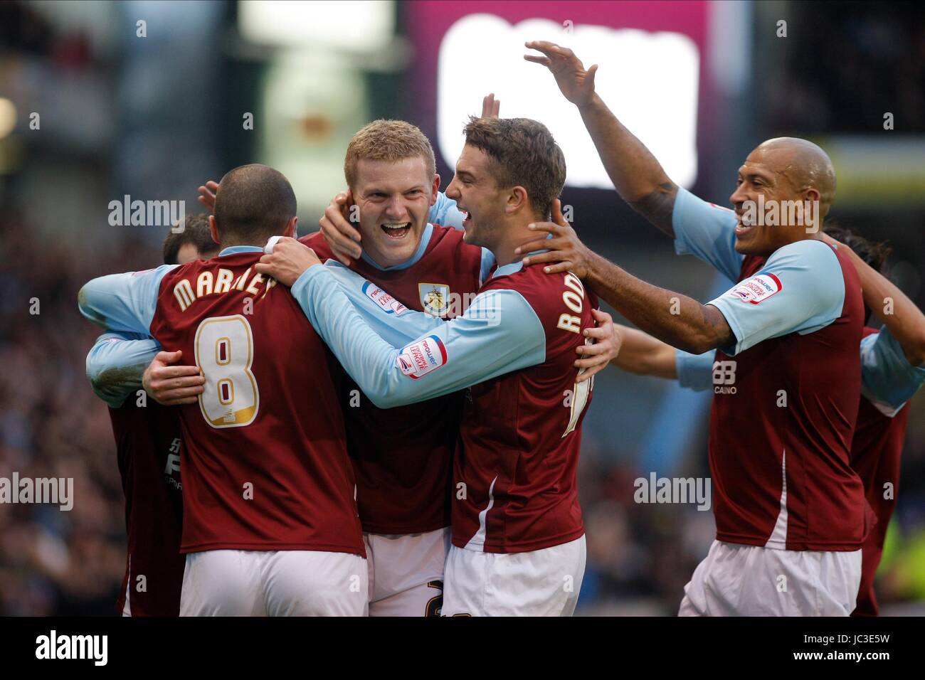 BRIAN EASTON CELEBRA IL SUO OP BURNLEY V LEEDS UNITED TURF MOOR BURNLEY INGHILTERRA 11 Dicembre 2010 Foto Stock