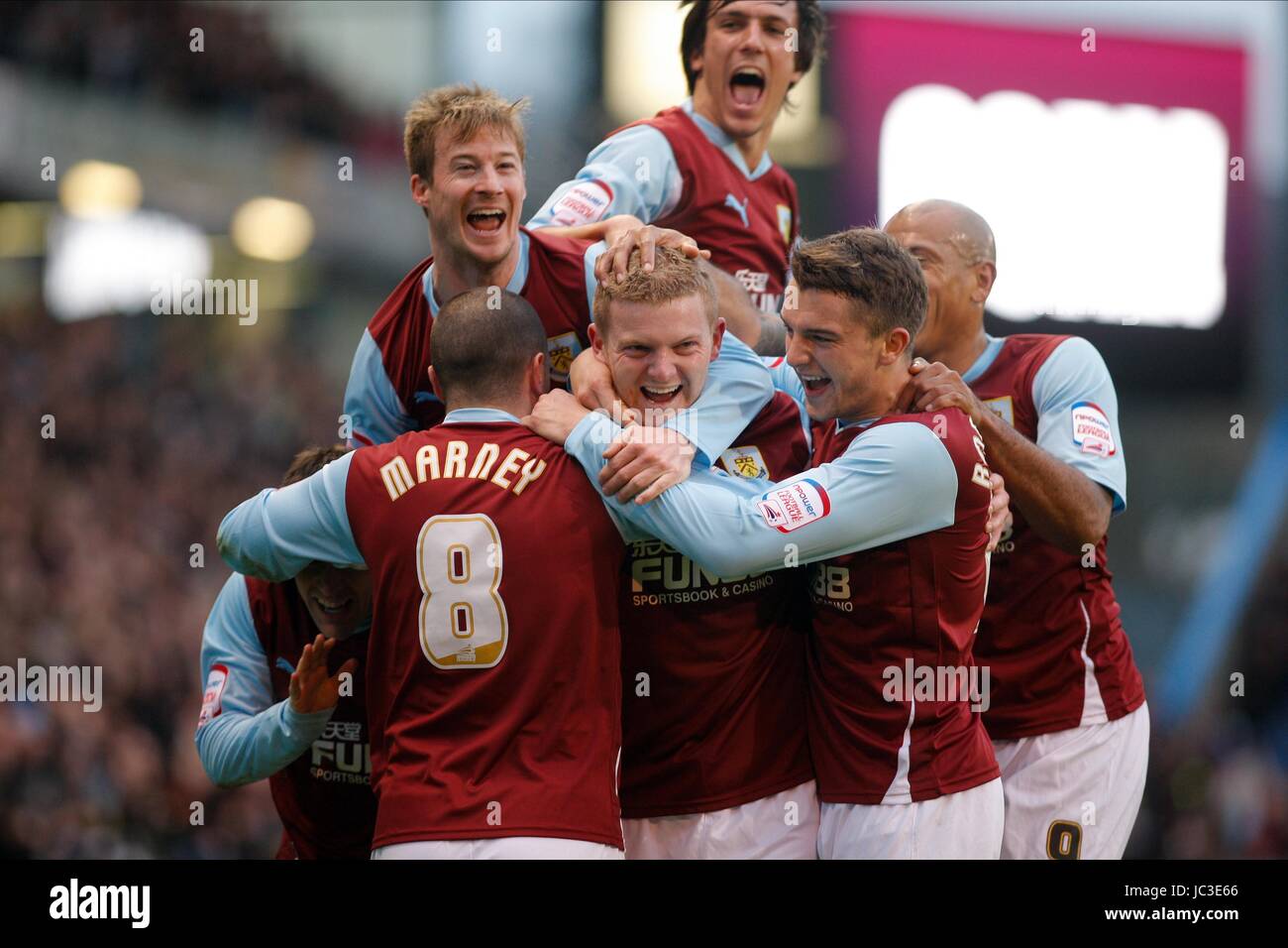 BRIAN EASTON CELEBRA IL SUO OP BURNLEY V LEEDS UNITED TURF MOOR BURNLEY INGHILTERRA 11 Dicembre 2010 Foto Stock