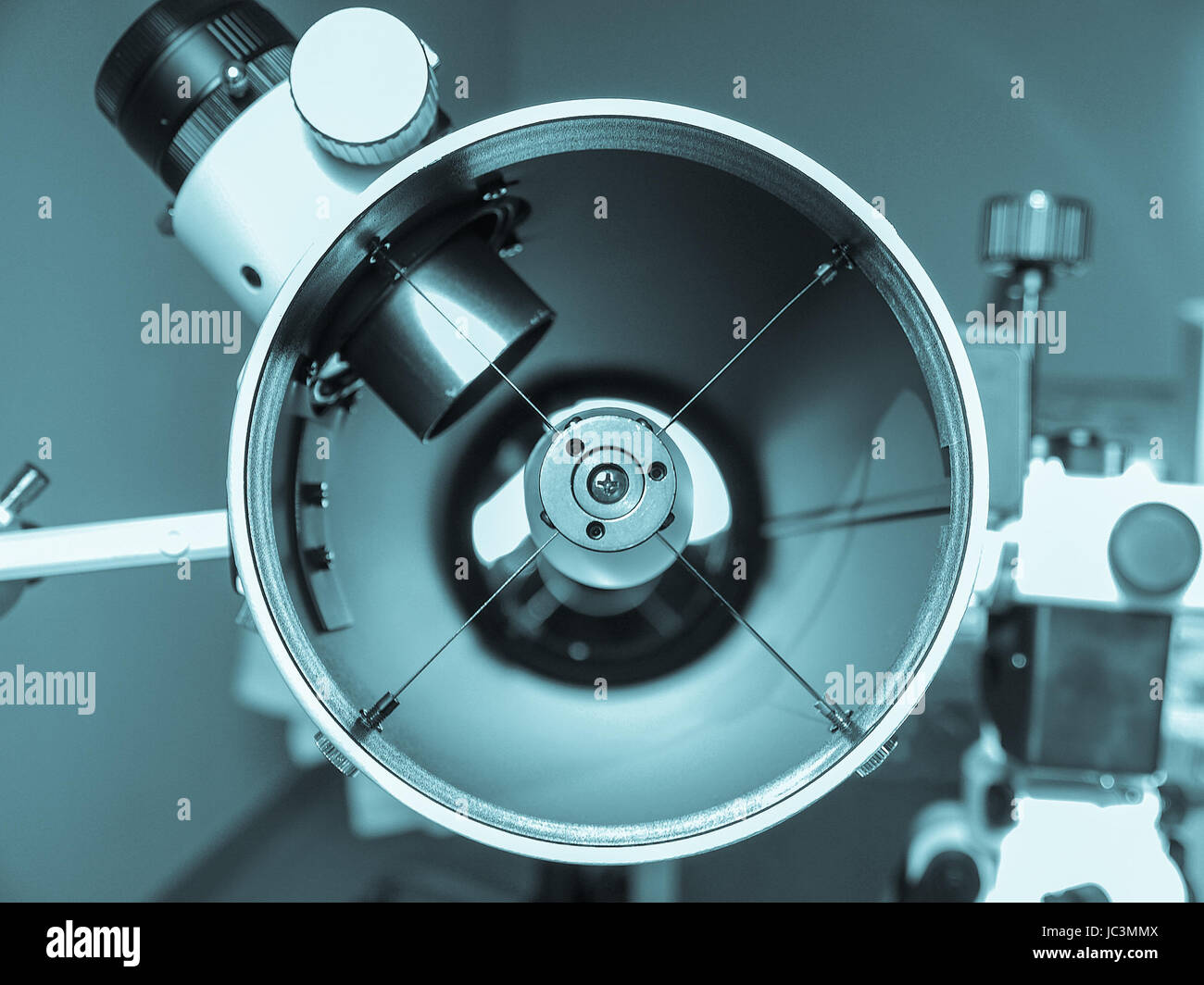 Telescopio ottico per sky watching - cool cyanotype Foto Stock