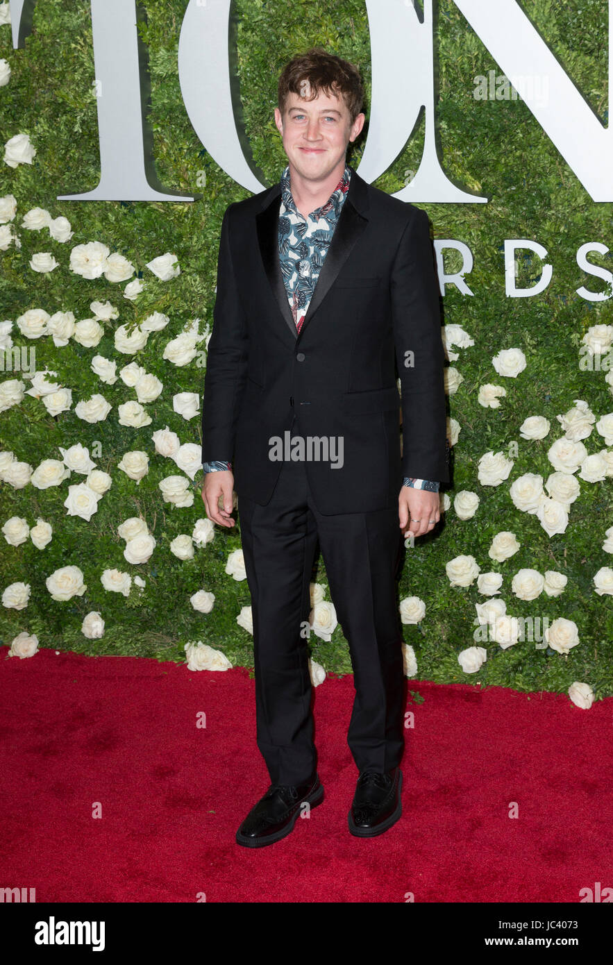 New York, NY, Stati Uniti d'America - 11 Giugno 2017: Alex Sharp assiste Tony Awards 2017 al Radio City Music Hall Foto Stock