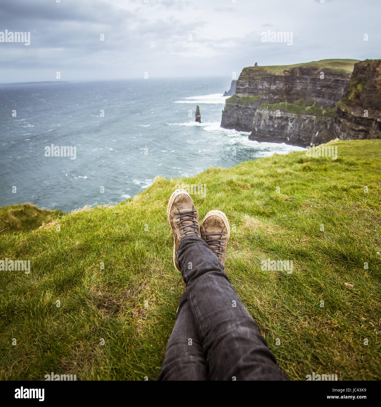 Una bella piedi selfie presso la costa dell'oceano atlantico in Irlanda. Foto Stock