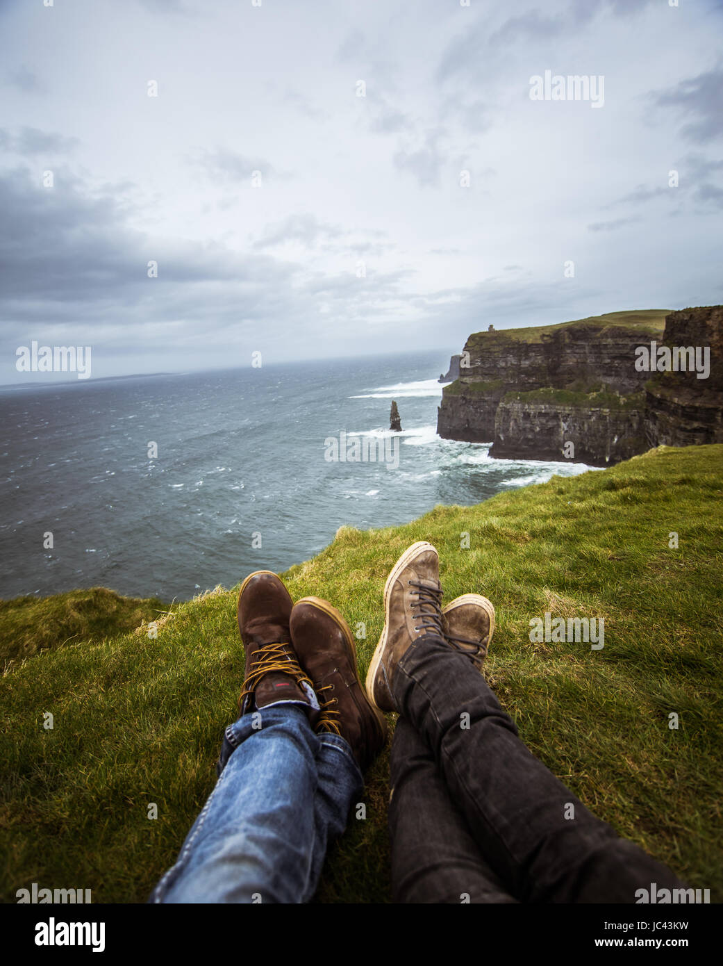 Una bella piedi selfie presso la costa dell'oceano atlantico in Irlanda. Foto Stock