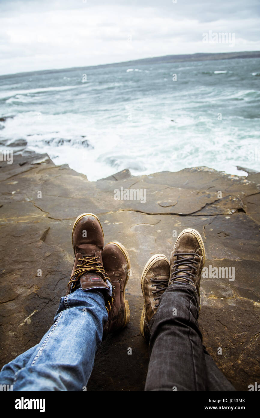 Una bella piedi selfie presso la costa dell'oceano atlantico in Irlanda. Foto Stock
