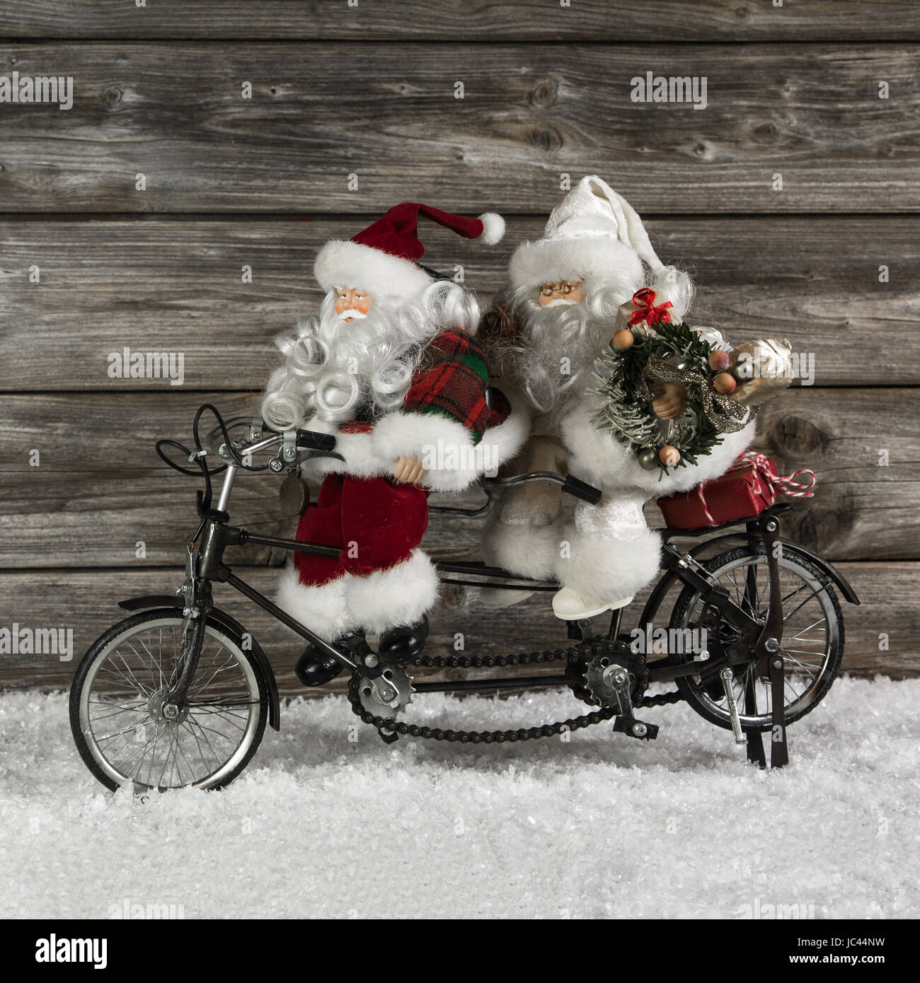 Regali divertenti di natale rosso decorazione bici immagini e fotografie  stock ad alta risoluzione - Alamy