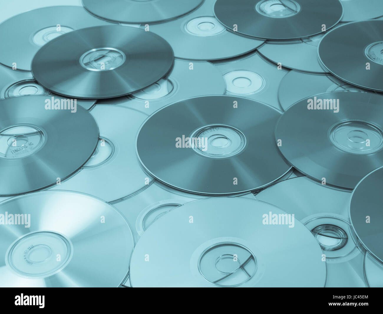 CD, DVD e BD (Blu-ray) di dischi ottici per la riproduzione di musica e video e memorizzazione dei dati - cool cyanotype Foto Stock