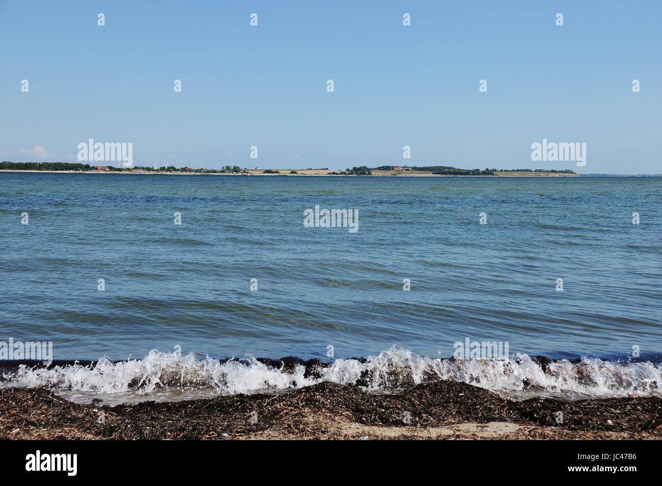 Fehmarnsund mit Strand und Welle Foto Stock