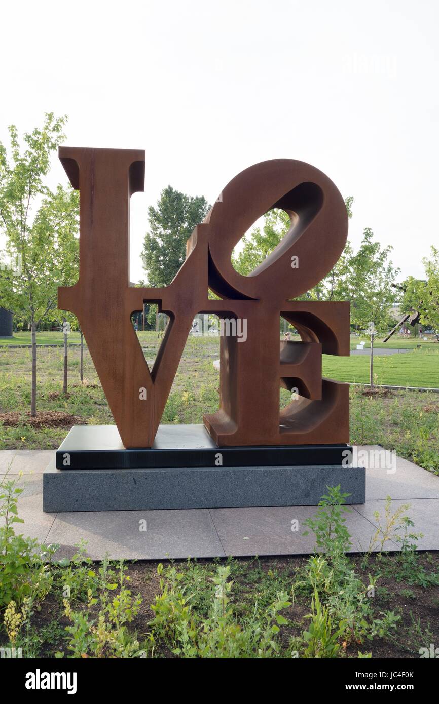 "L'amore" da Robert Indiana, al Walker Sculpture Garden a Minneapolis, Minnesota, Stati Uniti d'America. Foto Stock