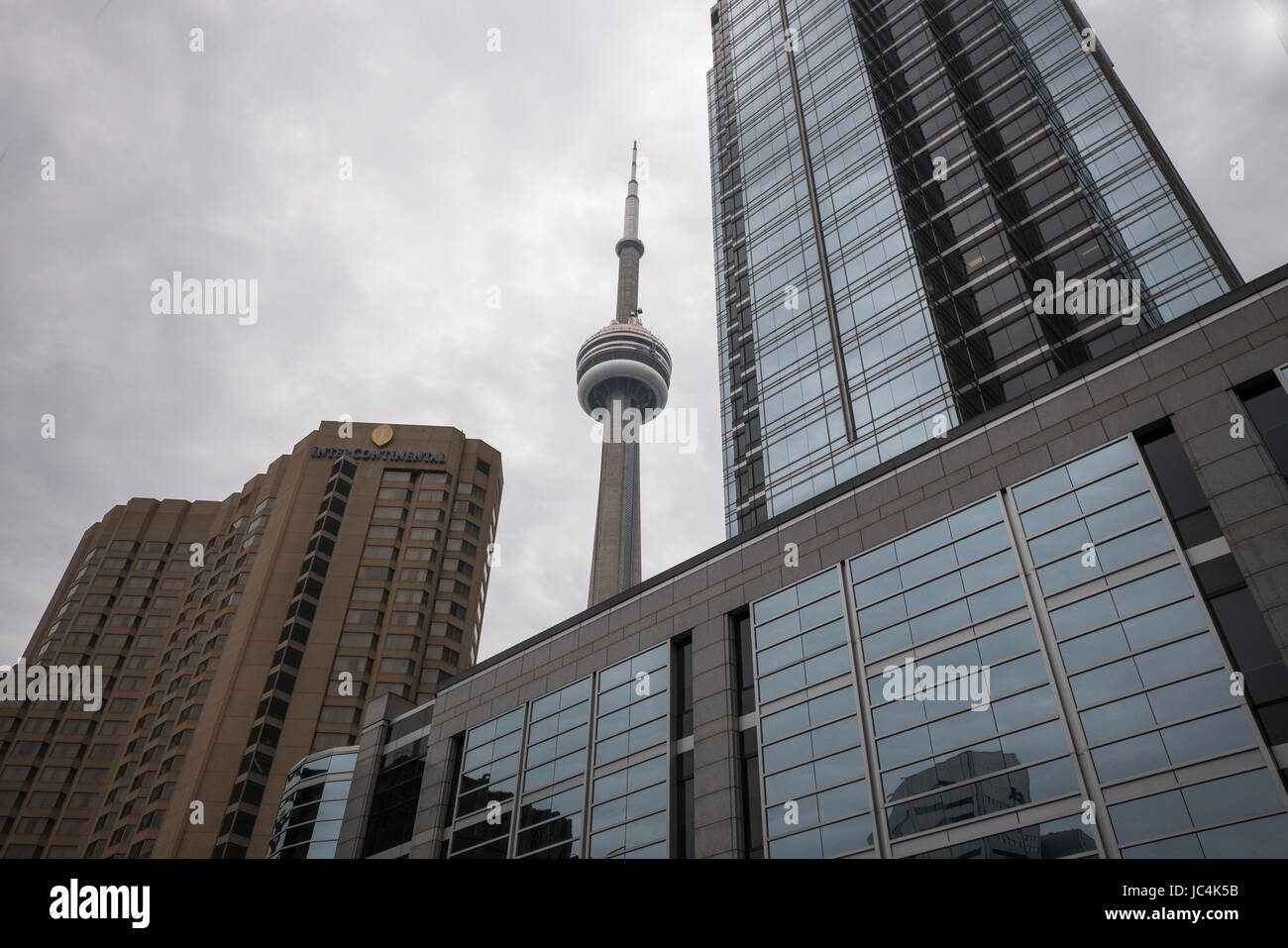 Cn tower con Toronto Downtown edifici intorno Foto Stock