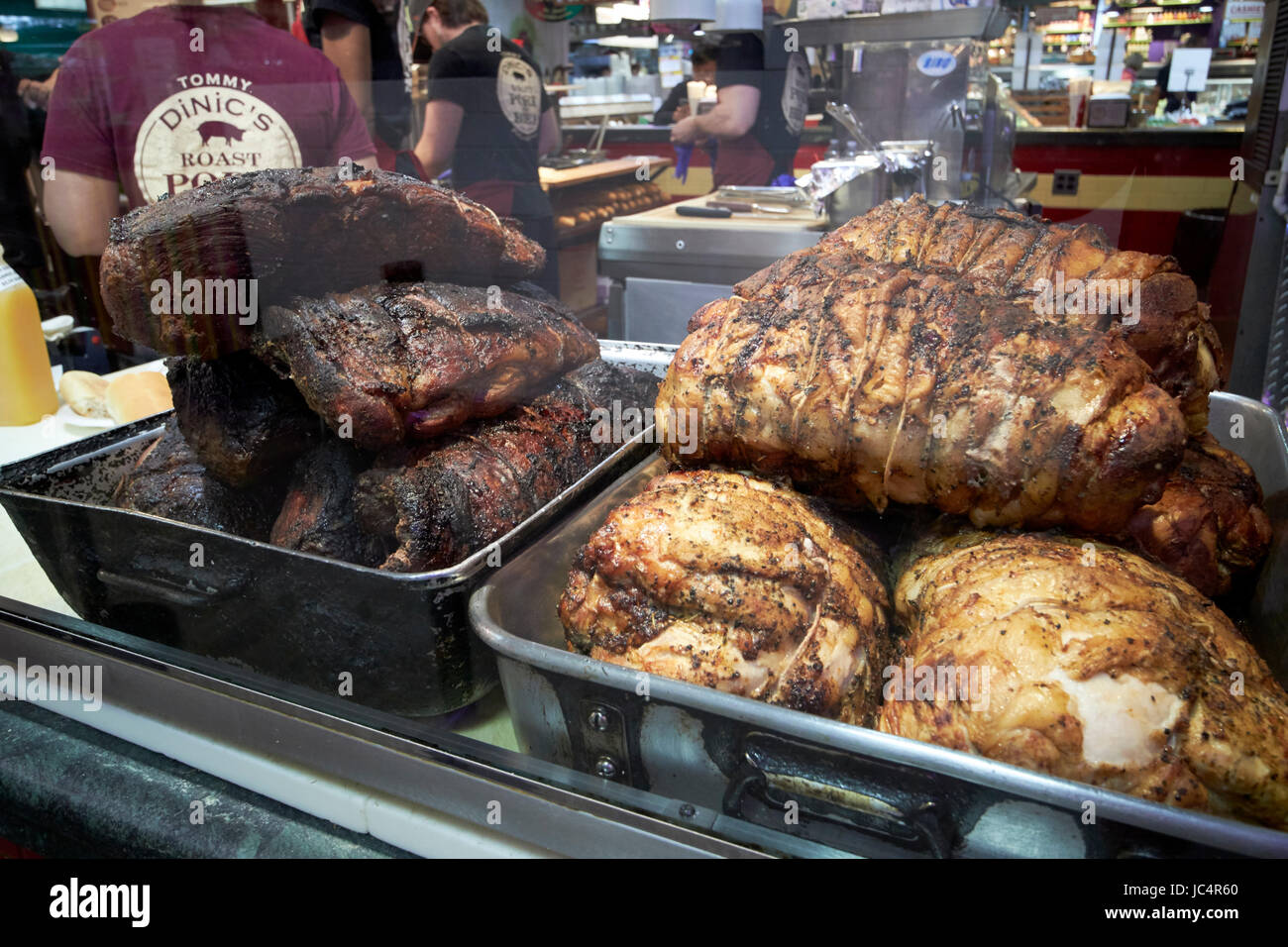 Lenta bbq di arrosto di manzo e la Turchia al Reading Terminal Market food court Philadelphia STATI UNITI D'AMERICA Foto Stock
