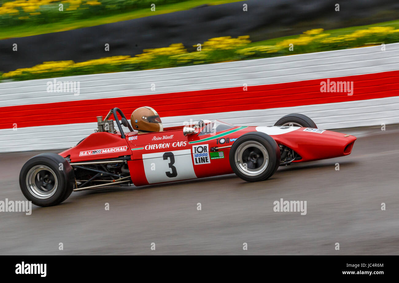 1969 Chevron-Ford B15 con driver Jonathan Waggitt durante il Derek Bell Cup gara a Goodwood GRRC LXXV Assemblea dei Soci, Sussex, Regno Unito. Foto Stock