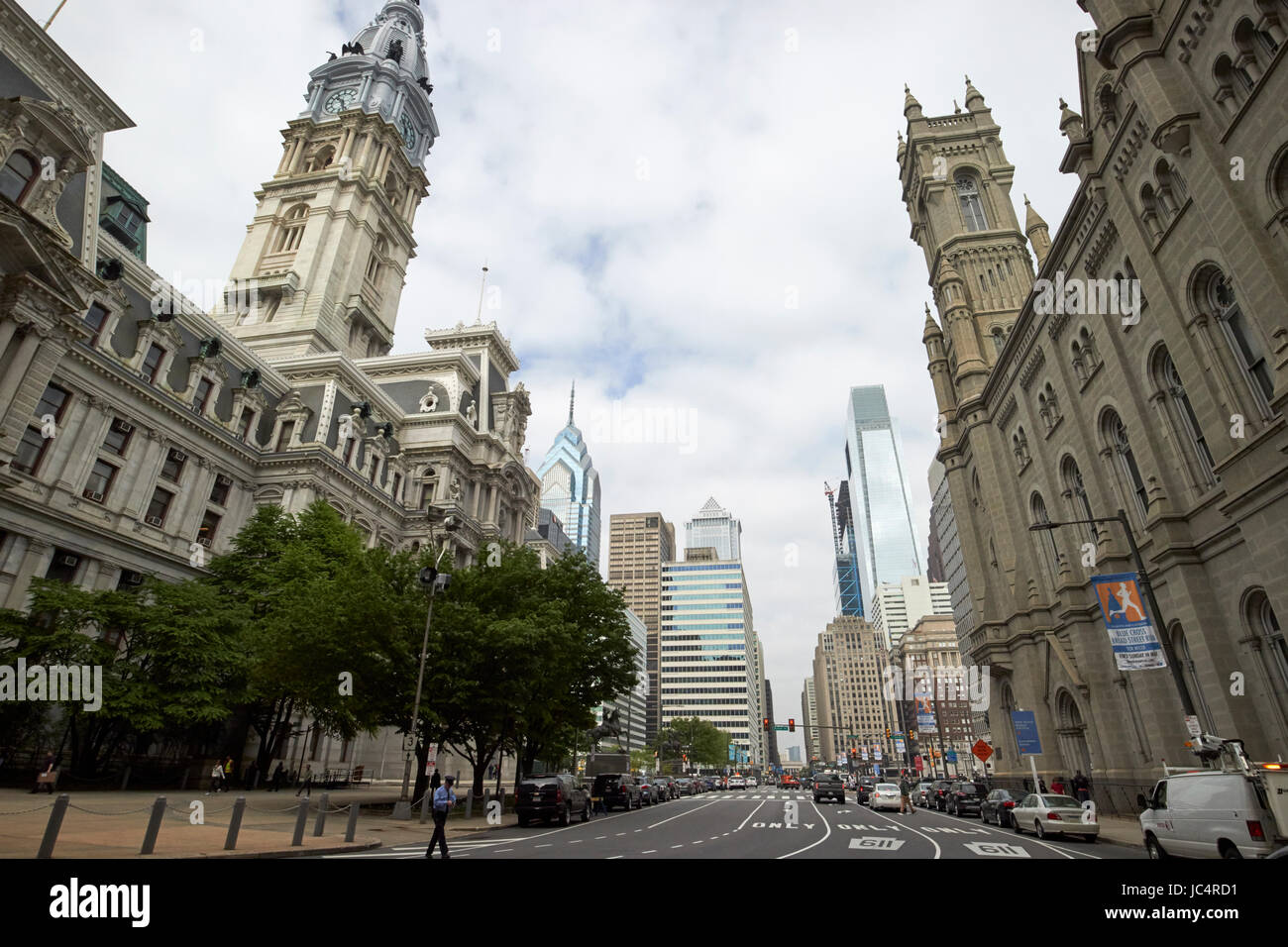Guardando lungo John F Kennedy boulevard da Philadelphia city hall attraverso la Pennsylvania route 3 STATI UNITI D'AMERICA Foto Stock
