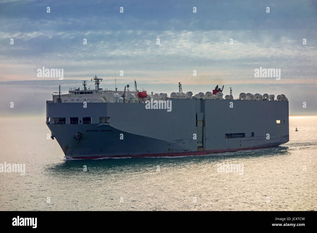 Nippon autostrada, veicoli carrier / Nave cargo vela Foto Stock