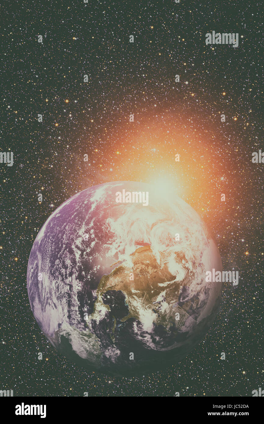 Sistema solare - il pianeta Terra. La terra è il più grande e il più denso dei pianeti interni. Ha un satellite naturale, la luna. Gli elementi di questa immagine fur Foto Stock