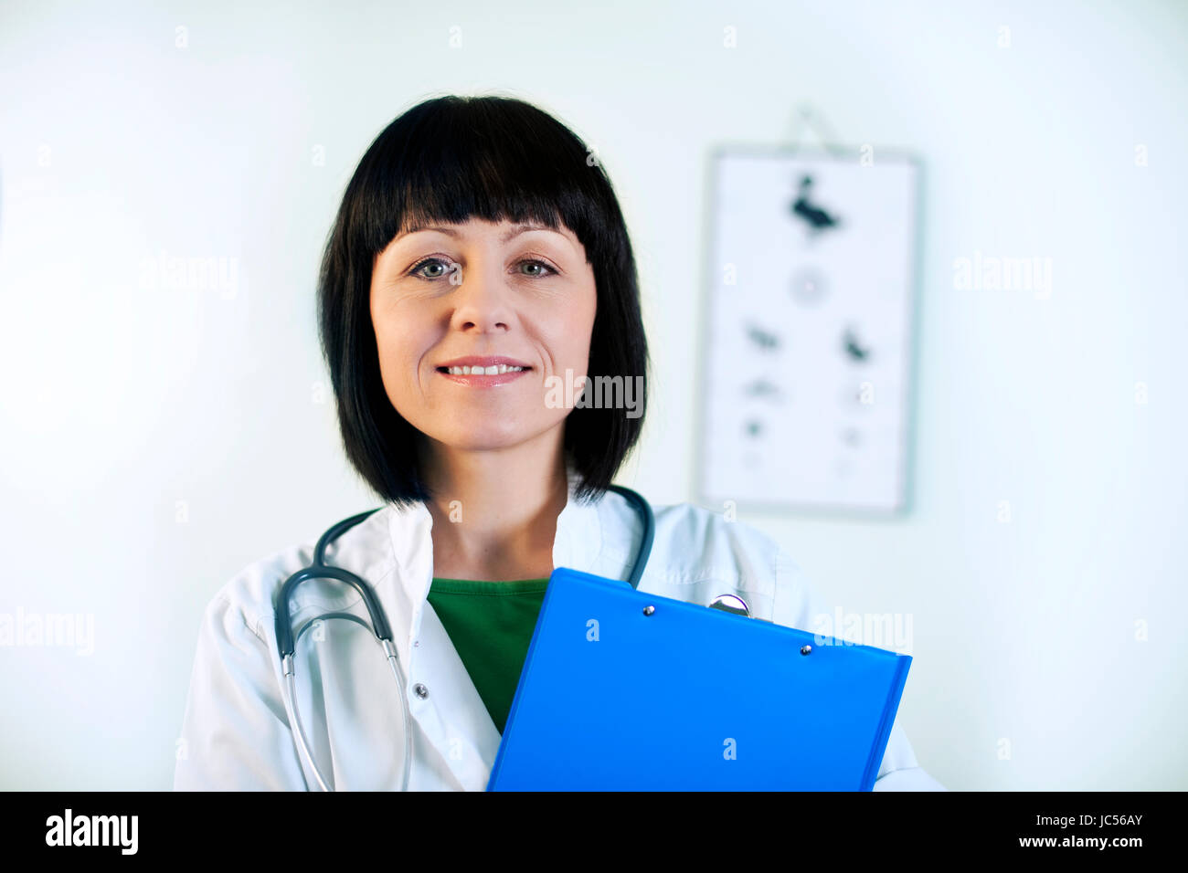 Medico donna sorridente Foto Stock