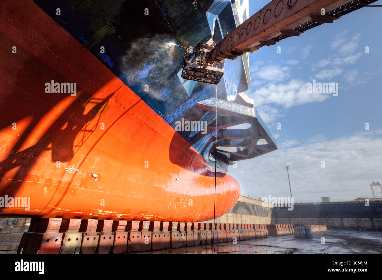 Damen Shiprepair & conversione ha decenni di esperienza nella riparazione, trasformazione, manutenzione, riattaccare e porto e i progetti di campagna, completando più di 1.500 posti di lavoro ogni anno per tutti i tipi di navi e di piattaforme. Foto Stock