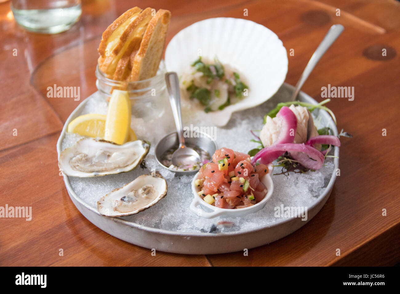 Raw Bar, Edna Ristorante, Halifax, Nova Scotia, Canada Foto Stock