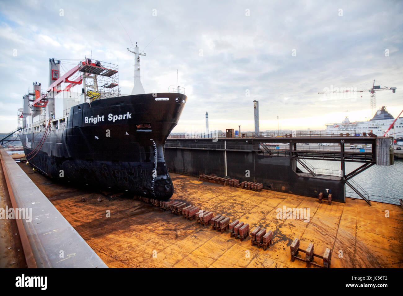 Damen Shiprepair & conversione ha decenni di esperienza nella riparazione, trasformazione, manutenzione, riattaccare e porto e i progetti di campagna, completando più di 1.500 posti di lavoro ogni anno per tutti i tipi di navi e di piattaforme. Foto Stock