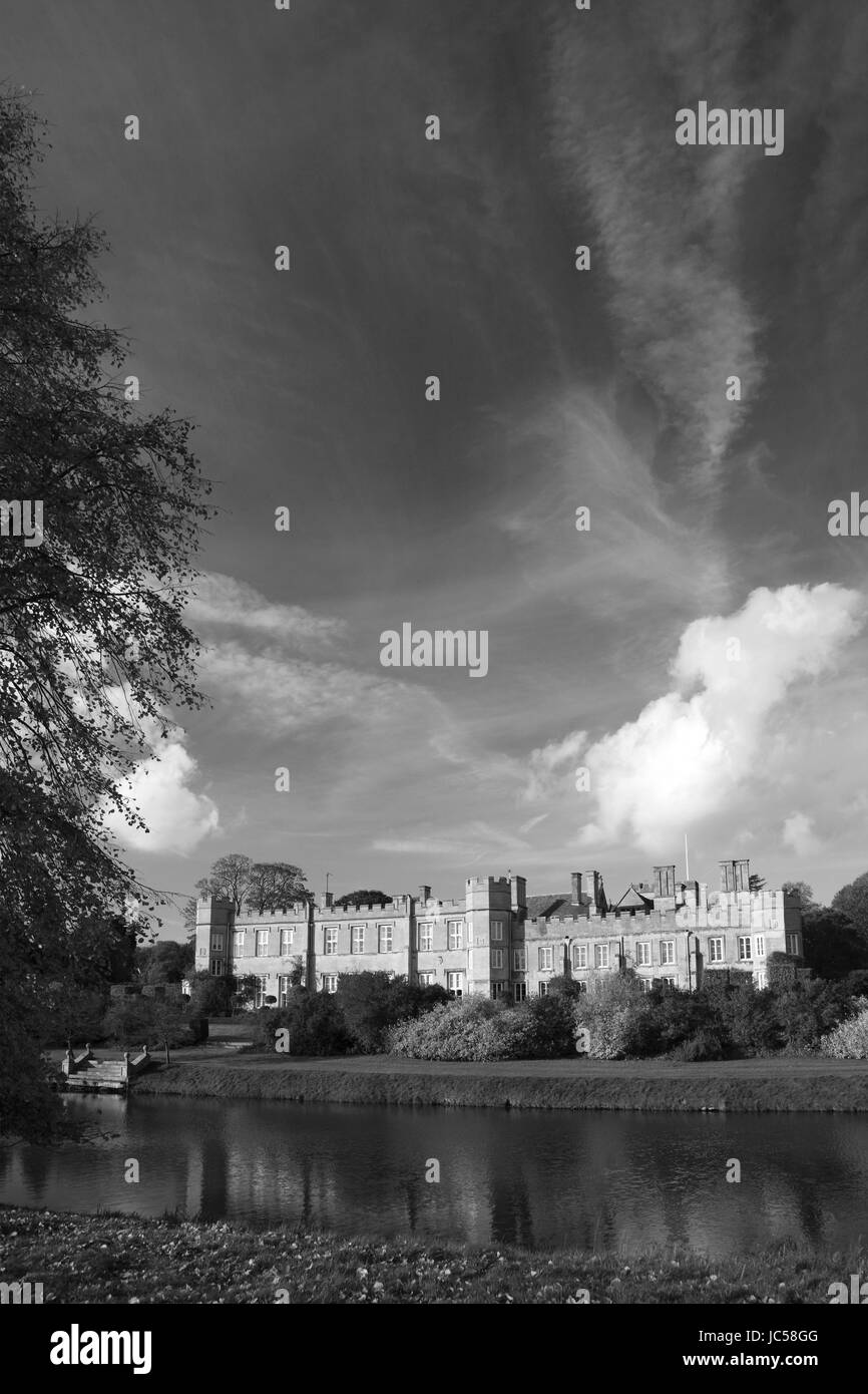 La casa a Deene Park sede della famiglia Brudenell fin dal 1514, vicino a Corby, Northamptonshire county, Inghilterra Foto Stock