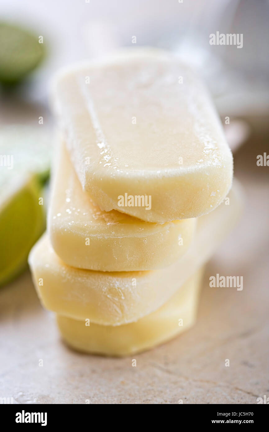 Noce di cocco Lime ghiaccioli gelati Foto Stock