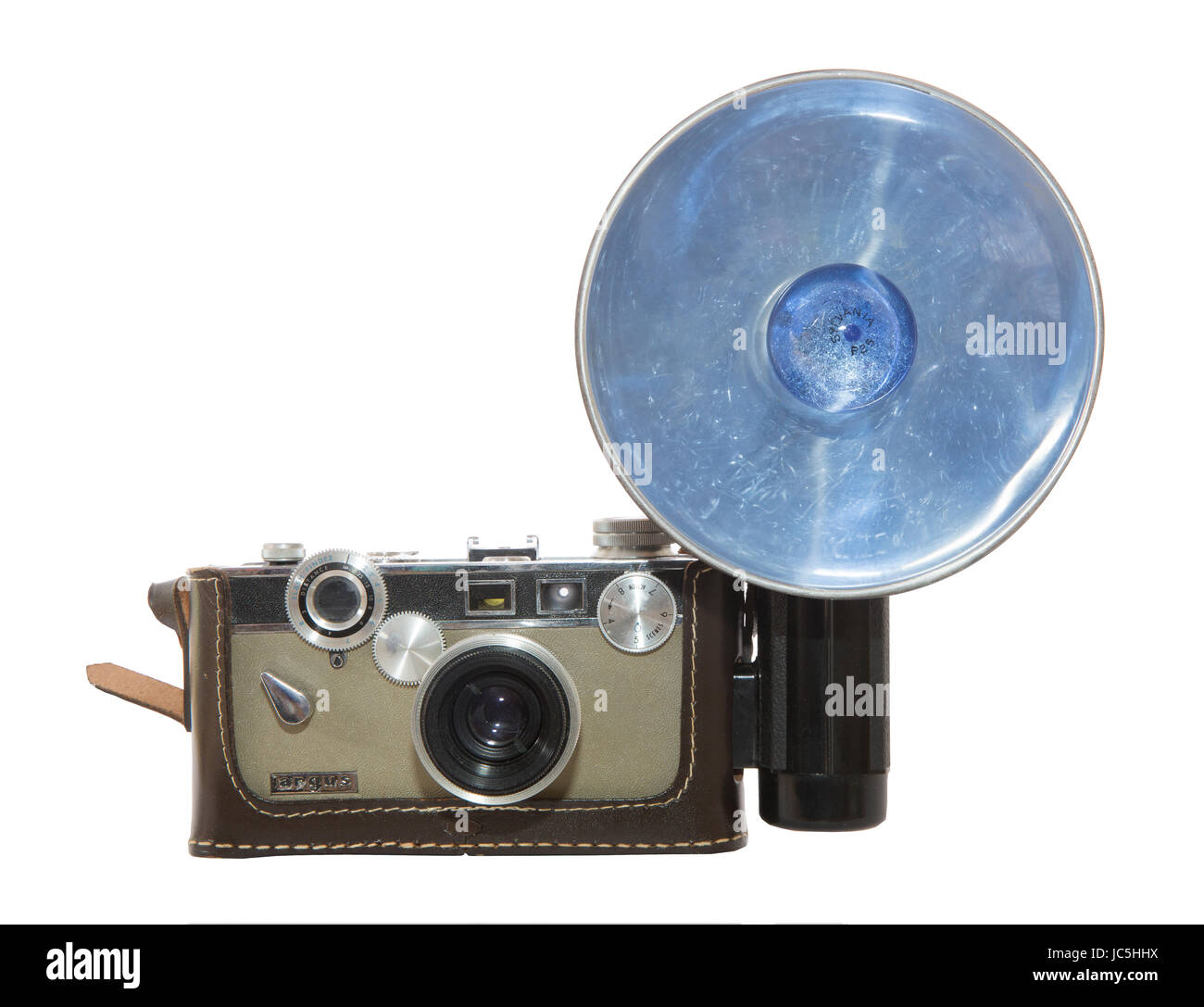 Un 1958-1966 Argus C-3 match-matic 35mm Fotocamera con un blu flash Sylvania lampada e riflettore-Il design della telecamera è attribuito a Gustave Fassin. Foto Stock