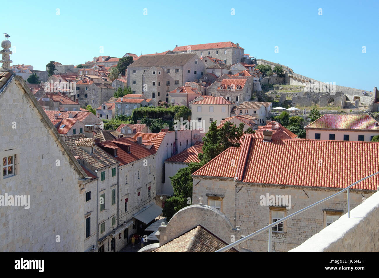 Dubrovnik Città Vecchia vista dalle mura della città Foto Stock