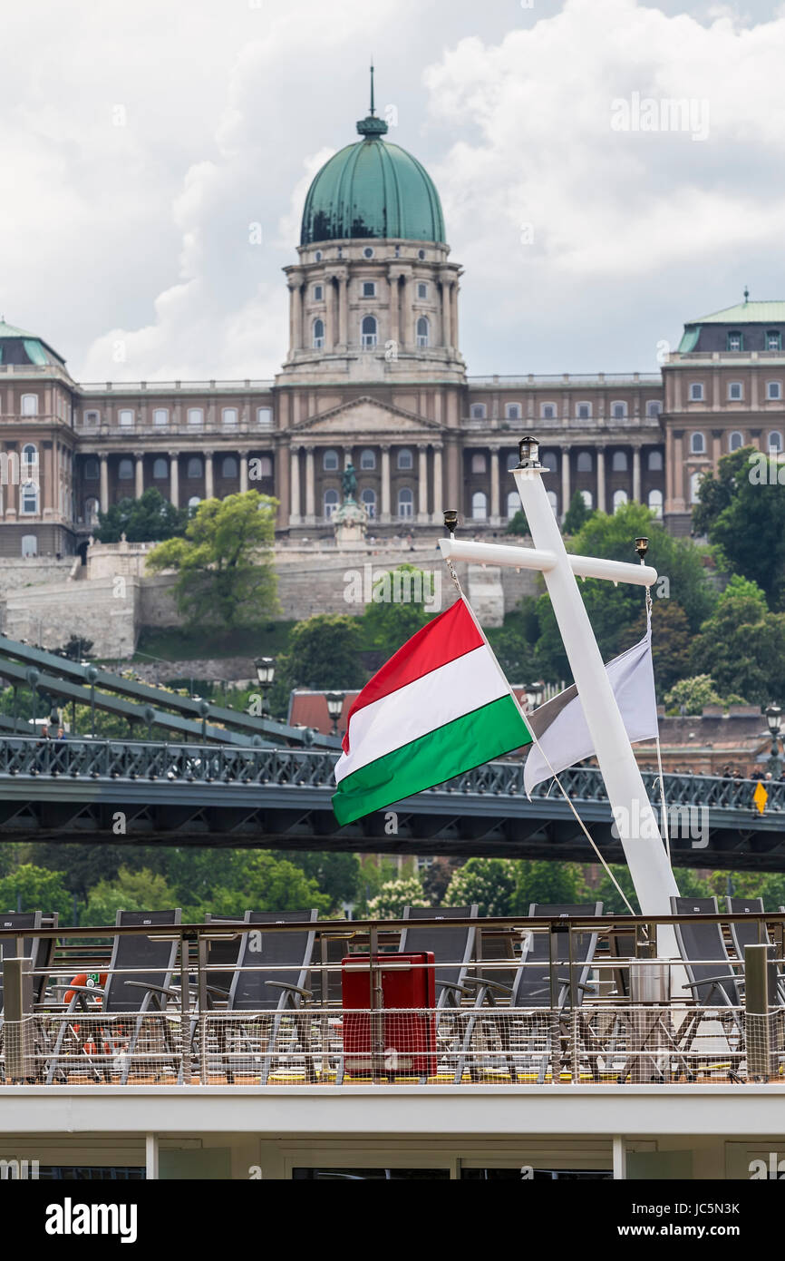 Bandiera di Ungheria sulla flne Royal Palace. Budapest. Ungheria Foto Stock