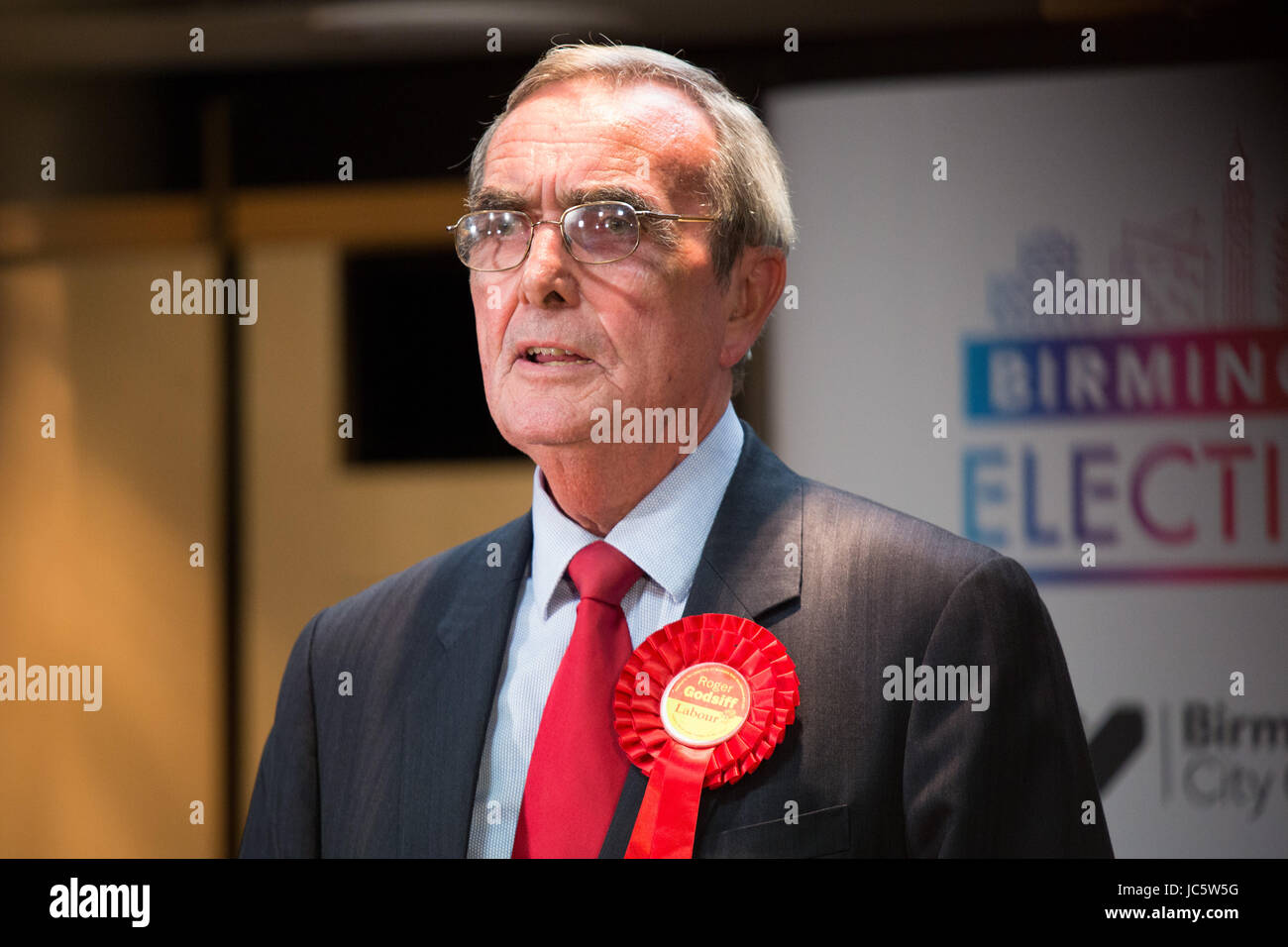 La manodopera MP Roger Godsiff mantenendo la sua Birmingham Hall sedile verde alle elezioni generali 2017 Foto Stock