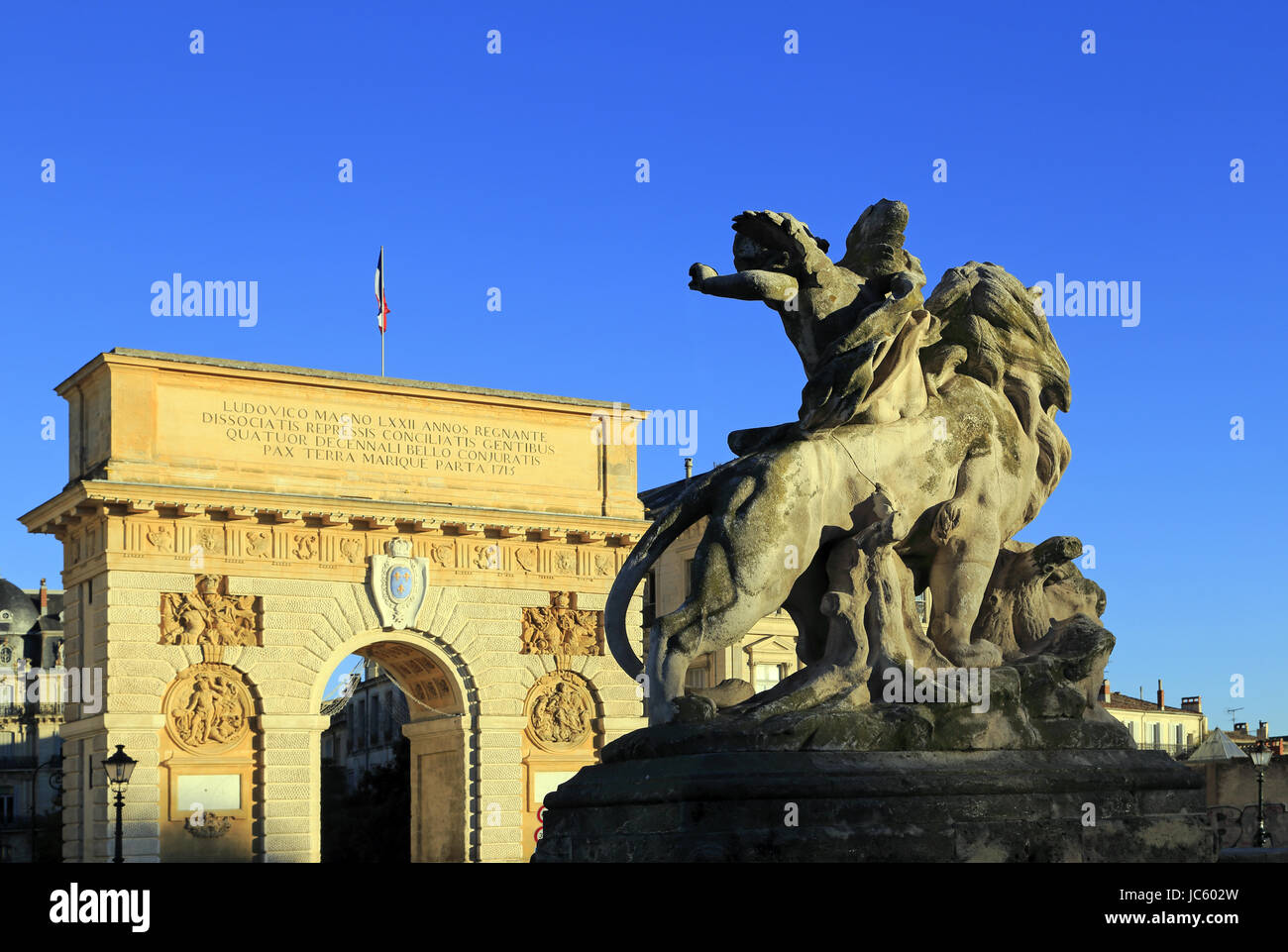 Arco di trionfo Foch e statua del Giardino di Peyrou, Montpellier, Francia Foto Stock