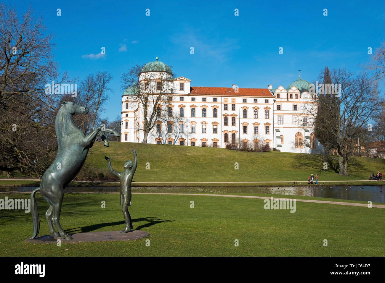 Castello del Duca |Herzogschloss, stallone costruisce in 1292, bronzo figura suono melodioso nella libertà di formazione, Ulrich Conrad, Celle, Bassa Sassonia, germe Foto Stock